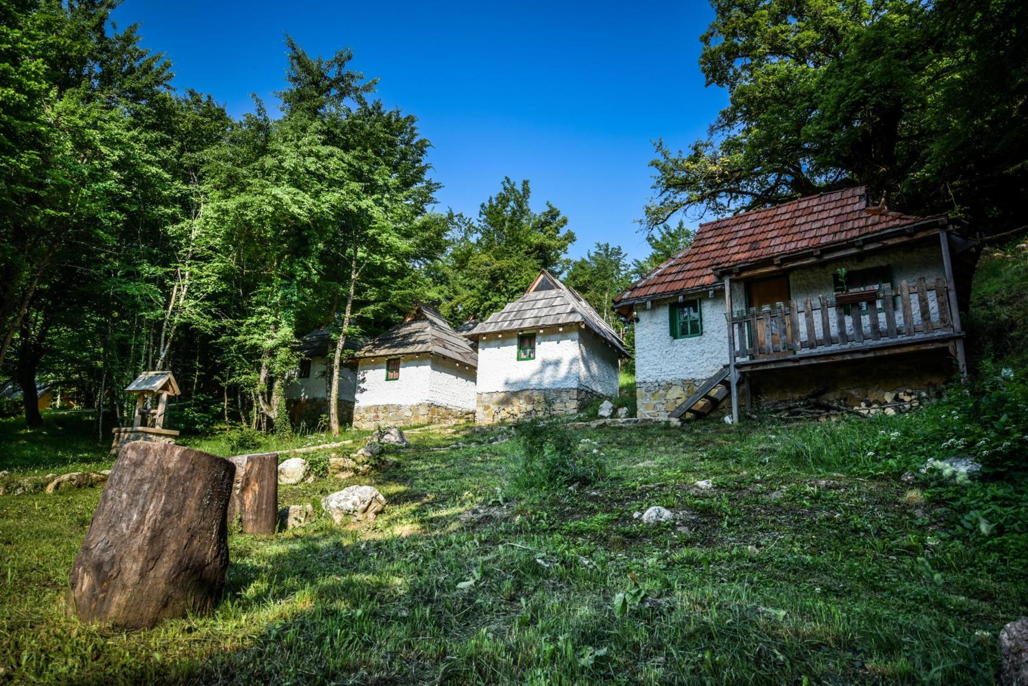 Hotel Camp Divlja Rijeka Hum Esterno foto